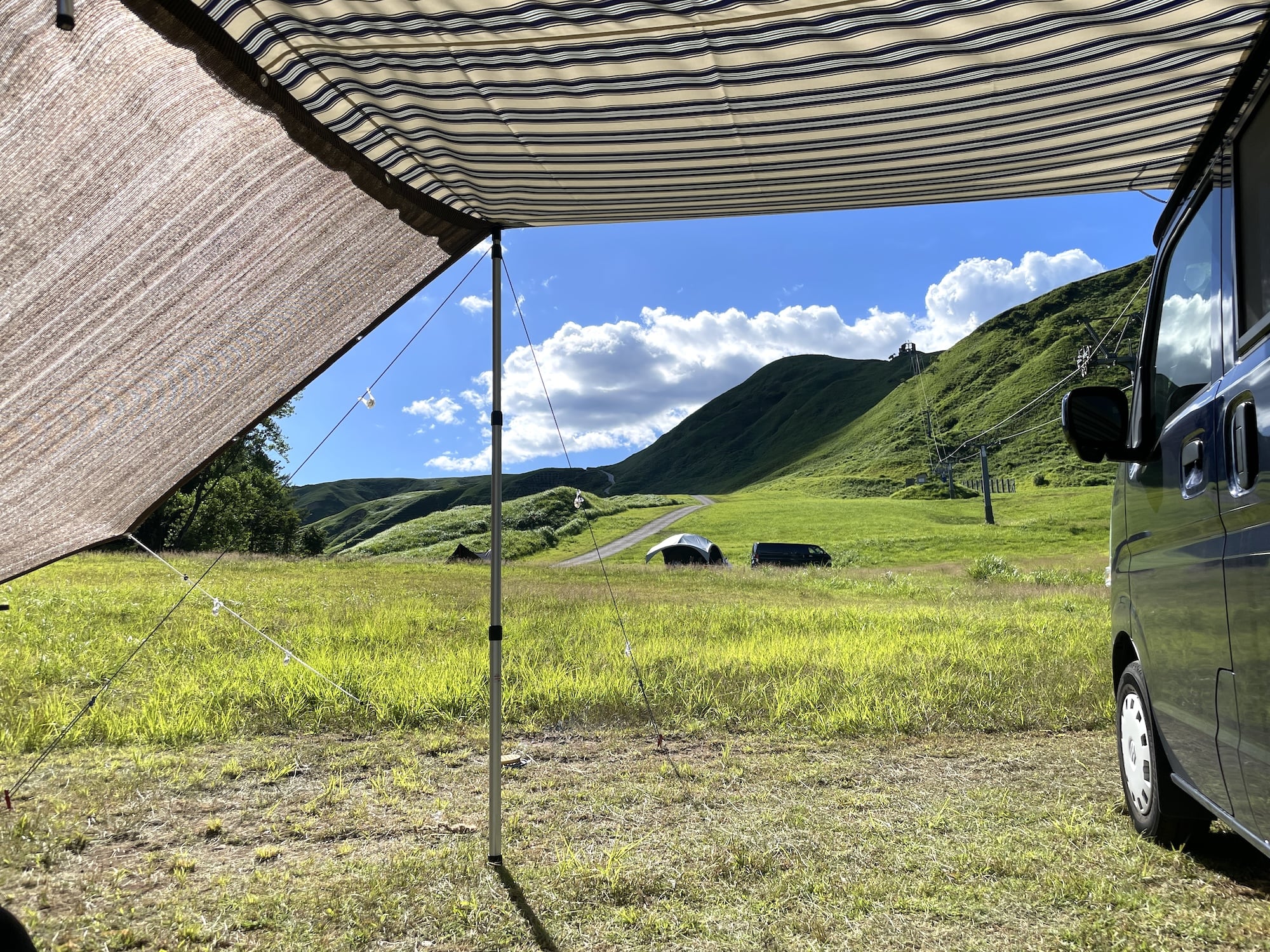 タープを貼って景色を望む