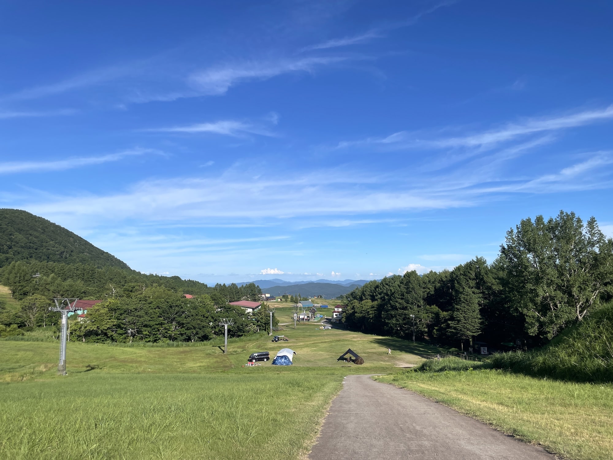 ハイキングロードから振り返ってみたキャンプ場